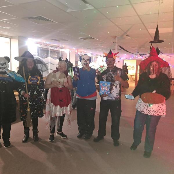 2077099255 Halloween Costume Group