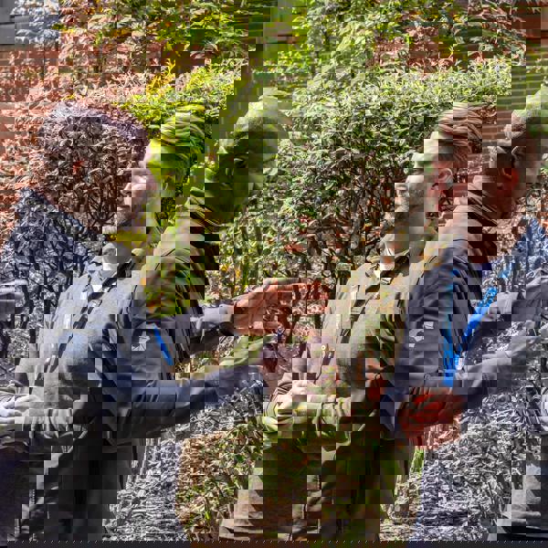 Gardening Woolwich April 2025 AJH6296 Min