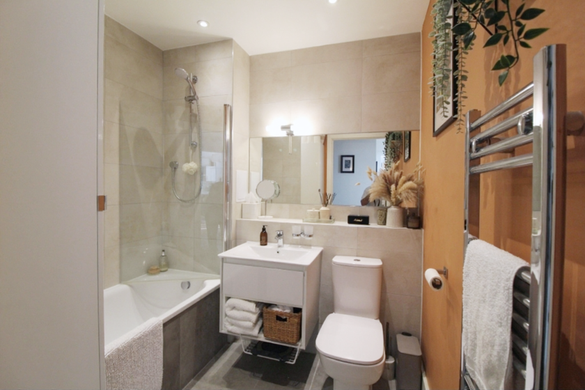 1777471761 8E9630 Bathroom (1)