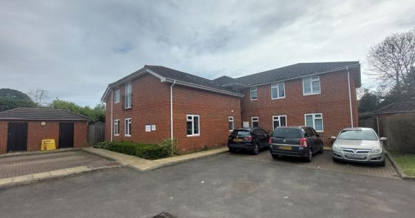 Middlemead Place