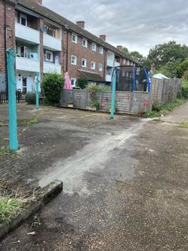 Summers Close Weybrdige